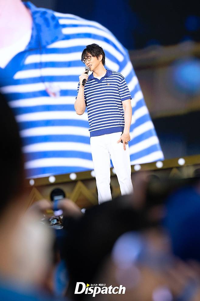 Singers Sung Si-kyung and Hwasa appeared as special guests at PSY Summer Swag 2026, held at the Uijeongbu Sports Complex in Gyeonggi Province on the 27th, delivering a passionate performance. As PSYs brand concert, this event boasted a spectacular lineup and large-scale production, drawing an enthusiastic response from the audience.PSY Summer Swag 2026 continued its reputation as a representative summer concert with refreshing staging utilizing water cannons and high-quality stage composition. Park Ji-hoon and Director Jang Hang-jun appeared in the opening video, adding to the entertainment value of the show.Following the kickoff with the Uijeongbu performance, PSY Summer Swag 2026 is scheduled to be held sequentially across the country, including in Daegu, Incheon, Gwacheon, Wonju, Suwon, Gwangju, Busan, and Daejeon.