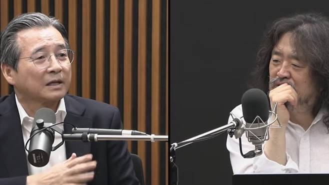 김용범 대통령실 정책실장이 김어준 씨의 유튜브 방송에 출연해 오는 29일 발표될 첨단산업 투자 계획을 소개하고 있다. (유튜브 캡처)