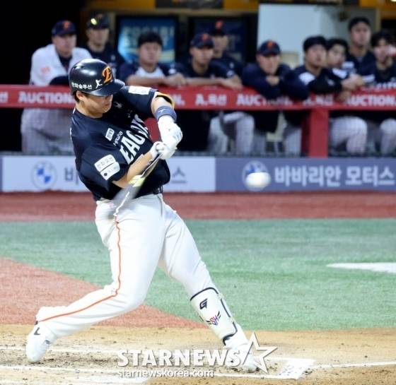 [한번에쓱] 노시환이 이러면 넘어간다!  '6회초 랜더스 추격에 찬물 끼얹는 투런홈런'