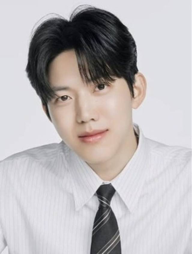 데이식스 도운. 사진l도운 SNS 캡처