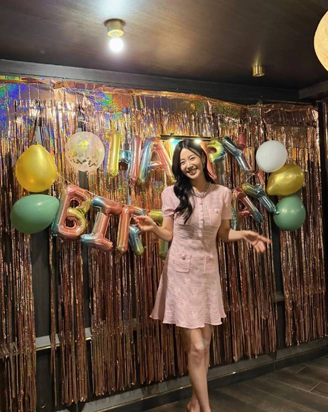Actress Han Ji-hye shared an elegant update by revealing photos from a fine dining party held to celebrate her birthday. She interacted with fans via social media by sharing pictures of herself wearing a bouquet and a crown.In the released photos, Han Ji-hye exuded an innocent vibe by pairing a pink dress with ribbon earrings. Netizens who saw the photos reacted positively to her unchanging beauty.Meanwhile, Han Ji-hye, born in 1984, married a prosecutor in 2010 and gave birth to a daughter in 2021.