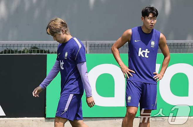 대한민국 축구국가대표팀 손흥민과 이강인이 27일(현지시간) 멕시코 과달라하라 인근 대한민국 축구대표팀의 베이스캠프 훈련장인 치바스 바예 베르데에서 훈련을 하고 있다. 2026.6.28 ⓒ 뉴스1 임세영 기자
