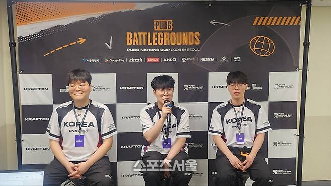 ‘성장’ 성장환(왼쪽), 김성민 감독(가운데), ‘헤븐’ 김태성이 27일 경기 후 인터뷰를 하고 있다. 장충체육관=김민규 기자 kmg@sportsseoul.com