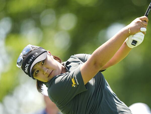 2026년 미국여자프로골프(LPGA) 투어 메이저 골프대회 KPMG 위민스 PGA챔피언십 우승 경쟁에 뛰어든 유해란 프로가 3라운드에서 경기하는 모습이다. 사진제공=2026 PGA of America (사진을 무단으로 사용하지 마십시오.)