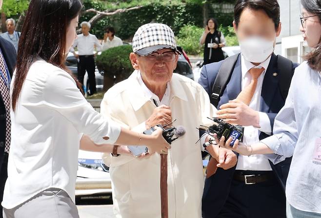 ▲이만희 신천지 총회장 '질문엔 묵묵부답'[연합뉴스]