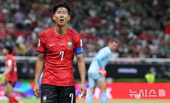 [사포판(멕시코)=뉴시스] 전신 기자 = 11일(현지 시간) 멕시코 과달라하라 스타디움에서 열린 2026 북중미 월드컵 조별리그 A조 대한민국과 체코의 경기에서 대한민국 손흥민이 아쉬운 표정을 하고 있다.  2026.06.12. photo1006@newsis.com
