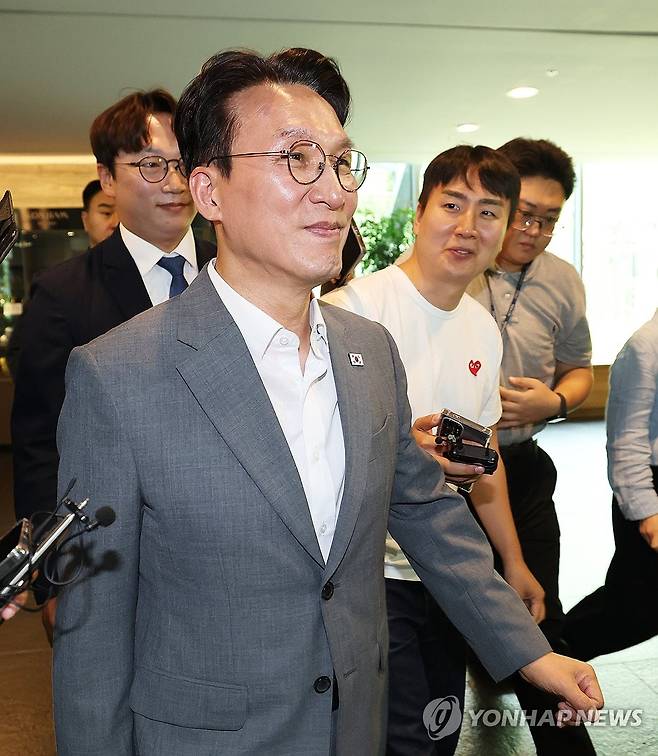 김민석 국무총리, 청년 당선인 워크숍 참석 (경기 광주=연합뉴스) 홍기원 기자 = 김민석 국무총리가 28일 경기도 광주시 곤지암리조트에서 열린 민주당 청년 당선인 워크숍에 참석하고 있다. 2026.6.28 [공동취재] xanadu@yna.co.kr