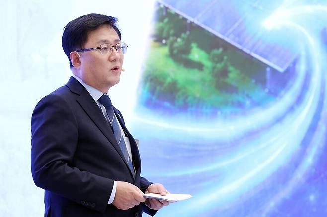 김성환 기후부 장관이 29일 청와대에서 이재명 대통령 주재로 열린 '3대 메가프로젝트 국민보고회'에서 발표하고 있다.&nbsp; 연합뉴스