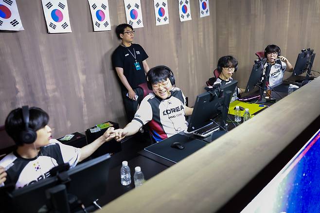 한국 대표팀이 27일 장충체육관에서 열린 ‘PNC 2026 인 서울’ 그랜드 파이널 2일 차에서 2치킨을 획득하며 2위로 뛰어올랐다. 사진 | 크래프톤