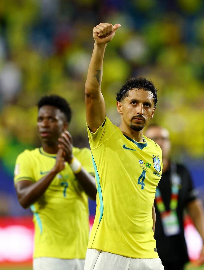 Soccer Football - FIFA World Cup 2026 - Group C - Scotland v Brazil - Miami Stadium, Miami Gardens, Florida, U.S. - June 24, 2026 Brazil's Marquinhos and Vinicius Junior celebrate after the match IMAGN IMAGES via Reuters/Nathan Ray Seebeck <저작권자(c) 연합뉴스, 무단 전재-재배포, AI 학습 및 활용 금지>