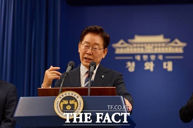 이재명 대통령이 19일 청와대 춘추관에서 가진 유럽·G7 순방 결과 브리핑에서 발언하고 있다. /청와대