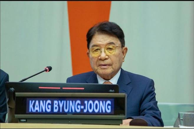 2026 유엔 중소기업의 날 국제포럼에서 기조연설을 하는 강병중 회장. 넥센그룹