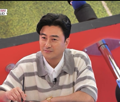 28일 안정환은 틱톡 라이브 예능 프로그램 '티키티키 타카타카 토크토크쇼'에 출연해 대한축구협회와 홍명보 감독 옹호와 관련해 발언을 이어갔다. 틱톡 라이브 예능 프로그램 '티키티키 타카타카 토크토크쇼'