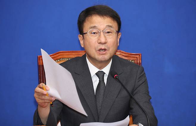 한병도 당대표 직무대행 겸 원내대표가 29일 국회에서 열린 최고위원회의에서 발언하고 있다. 윤운식 선임기자 yws@hani.co.kr