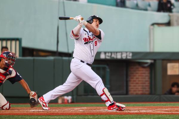 최지만이 지난 27일 2026 KBO 메디힐 퓨처스(2군)리그 롯데 자이언츠 전에서 국내리그 데뷔전을 치르고 있다.  울산 웨일즈 제공