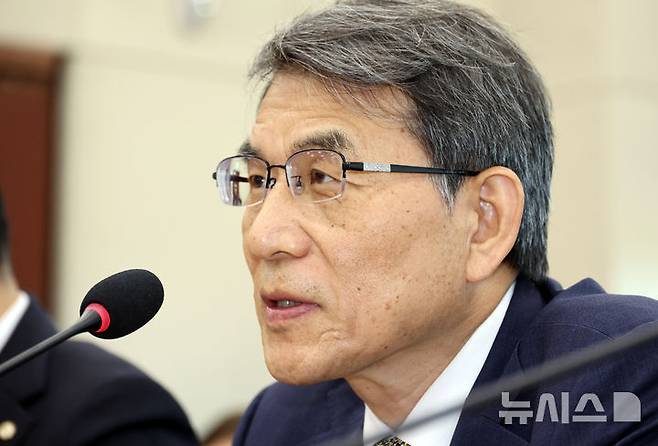 [서울=뉴시스] 최진석 기자 = 아울러 합수본은 다음달 2일 오후 1시30분께 중앙선거관리위원회(선관위) 공무원들이 얽힌 '외유성 출장' 의혹 등 방만 운영 정황 관련 고발인 조사를 진행할 예정이다. 사진은 노태악 전 선관위원장. 2026.06.29. myjs@newsis.com