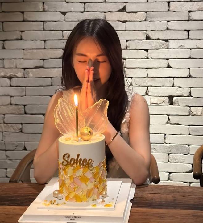 Celebrating her 34th birthday, Sohee shared updates on her life through social media, showing off her youthful visuals. Sohee, who turned 34 on June 27, interacted with fans by posting photos from a party she attended with friends.In the photos, Sohee appeared radiant alongside cakes featuring elaborate decorations. Her flawless skin and lovely aura, which make it hard to believe she is in her mid-30s, particularly caught the eye.Congratulatory messages from fans and acquaintances poured in on Sohees birthday post. Sunye, who previously worked with her in the Wonder Girls, also left a congratulatory message in the comments, demonstrating their enduring friendship.