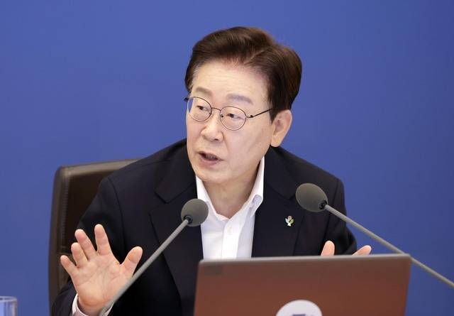 이재명 대통령이 30일 청와대에서 열린 국무회의 겸 비상경제점검회의에서 발언하고 있다. 연합뉴스