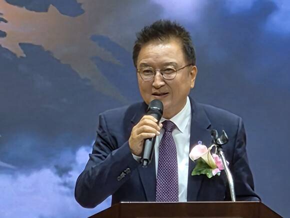 김영환 충북도지사가 30일 도청 문화홀에서 이임사를 하고 있다. [사진=이용민 기자]
