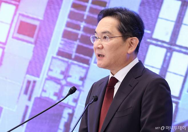 [서울=뉴시스] 조성봉 기자 = 이재용 삼성전자 회장이 29일 청와대 영빈관에서 열린 ‘대한민국 대도약 3대 메가프로젝트 국민보고회’에서 투자 계획 발표를 하고 있다. 2026.06.29. suncho21@newsis.com /사진=