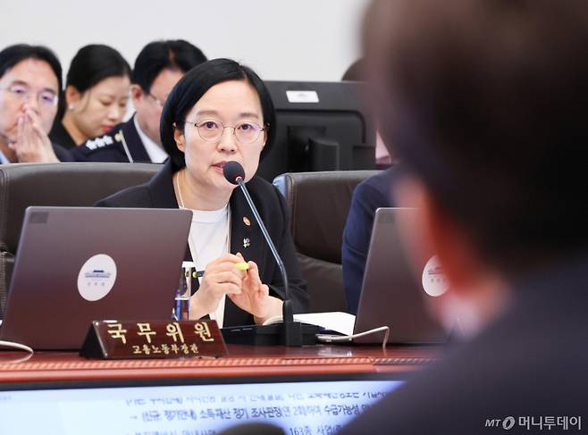 [서울=뉴시스] 최동준 기자 = 한성숙 국무총리 후보자가 30일 청와대에서 열린 국무회의 겸 비상경제점검회의에서 발언하고 있다. 2026.06.30. /사진=류현주