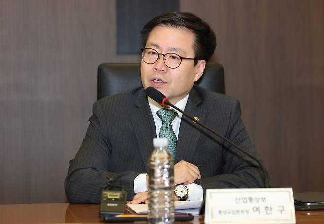 인사말하는 여한구 통상교섭본부장 - 여한구 산업통상부 통상교섭본부장이 지난 4월 9일 서울 중구 대한상공회의소에서 열린 철강보호무역조치 관련 민관 합동 점검회의에서 인사말하고 있다.  연합뉴스