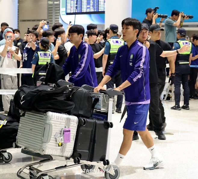 [포토]'체코전 맹활약했건만' 아쉬운 발걸음 황인범