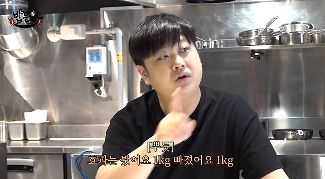 Chef Yoon Nam-no appeared on the YouTube channel Bob Eun-young and shared his experience of being prescribed Maunzaro, an obesity treatment drug, at the clinic run by Chef Park Eun-youngs husband. Yoon Nam-no mentioned the drugs weight loss effects, revealing an anecdote about suffering from indigestion while filming Please Take Care of My Refrigerator while taking Maunzaro.Park Eun-young visited Yoon Nam-nos restaurant and showcased her cooking skills. During the cooking process, she drew laughter by pointing out Yoon Nam-nos habit of excessively tasting noodles. Yoon Nam-no revealed his candid side regarding his usual eating habits, explaining that he prepares generous portions of food for himself even during filming.