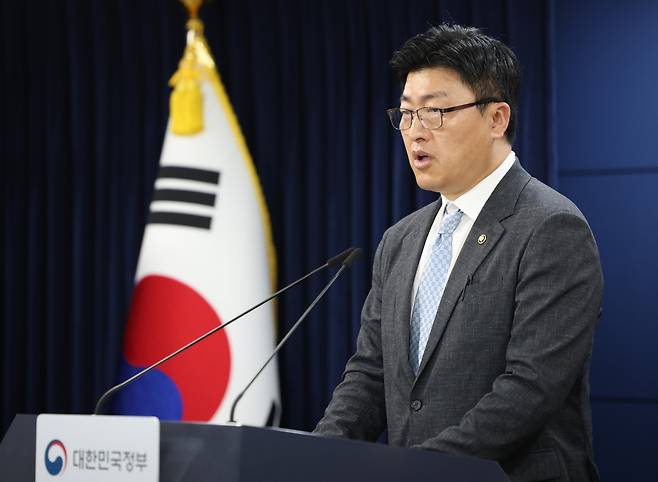 남재헌 해양수산부 차관이 1일 정부서울청사에서 호르무즈 해협 내측 우리 선박 및 선원 현황에 대해 브리핑하고 있다.(연합뉴스)