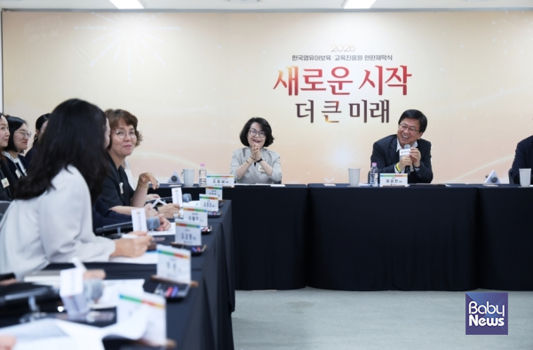지난 30일 한국영유아보육·교육진흥원과 최교진 교육부 장관이 간담회를 갖고 있다. ⓒ한국영유아보육·교육진흥원