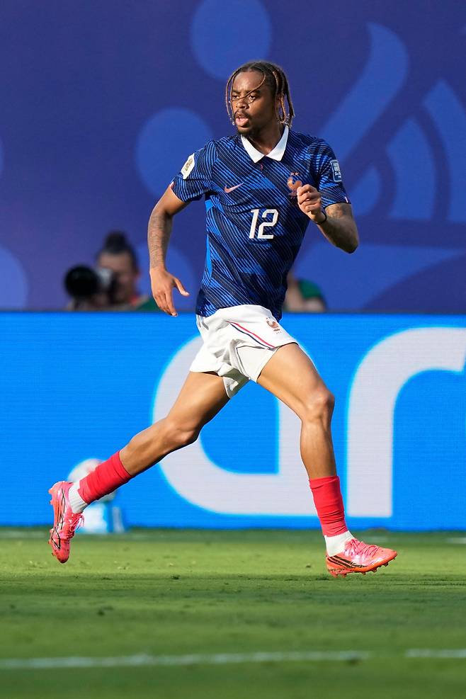 France's Bradley Barcola (12) runs during the World Cup round of 32 soccer match between France and Sweden in East Rutherford, N.J., near New York, Tuesday, June 30, 2026. (AP Photo/Frank Franklin II)  <저작권자(c) 연합뉴스, 무단 전재-재배포, AI 학습 및 활용 금지>