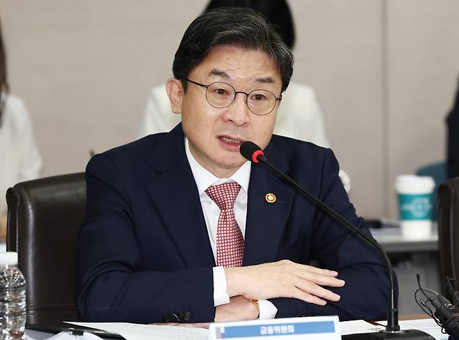 이억원 금융위원장이 1일 오전 서울 영등포구 한국산업은행 본점에서 열린 '국민선장펀드-M.AX 프론티어 프로젝트 산업통상부·금융위원회 민관 합동간담회'에서 인사말을 하고 있다. /뉴스1