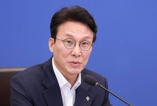 김민석 국무총리가 30일 청와대에서 열린 국무회의 겸 비상경제점검회의에서 발언하고 있다. 뉴시스