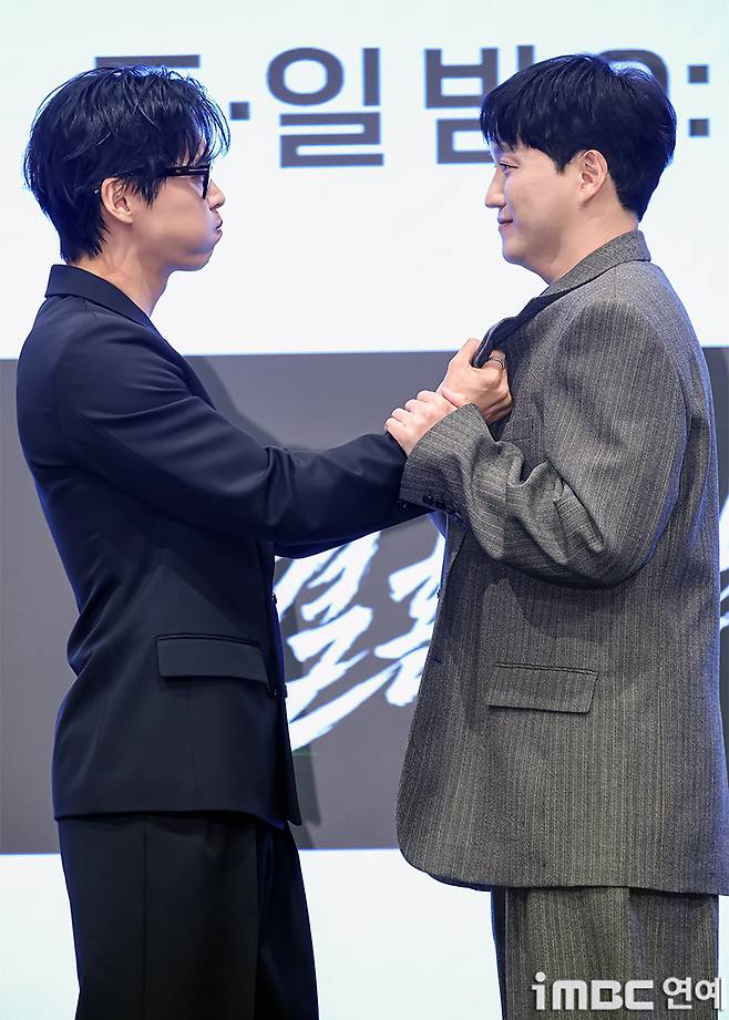 Actors Namgoong Min and Kim Dae-myung graced the event with their presence at the production press conference for KBS 2TVs new Saturday-Sunday miniseries *The Perfection of Marriage*, held on the 1st at The Saint in Guro-gu, Seoul. The two actors participated in a photo session at the venue, heightening anticipation for the drama.The Perfection of Marriage is a crime thriller that tells the story of a man who battles a criminal to rescue his wife, who was kidnapped just before their divorce. The 12-episode drama is scheduled to premiere on the 4th at 9:20 p.m.