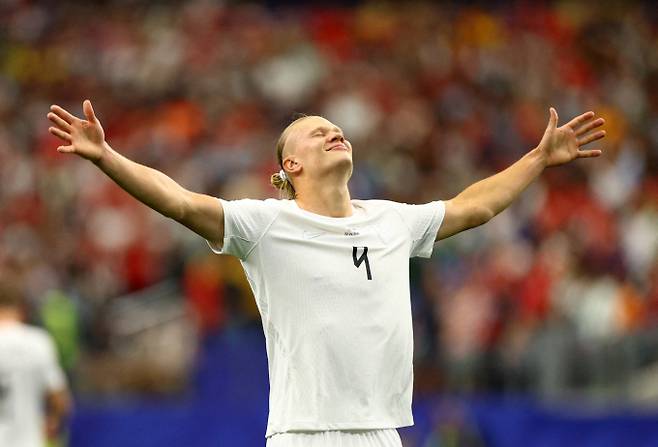 노르웨이가 해결사 엘링 홀란을 앞세워 2026 국제축구연맹(FIFA) 북중미 월드컵 16강에 올랐다. /로이터=뉴스1