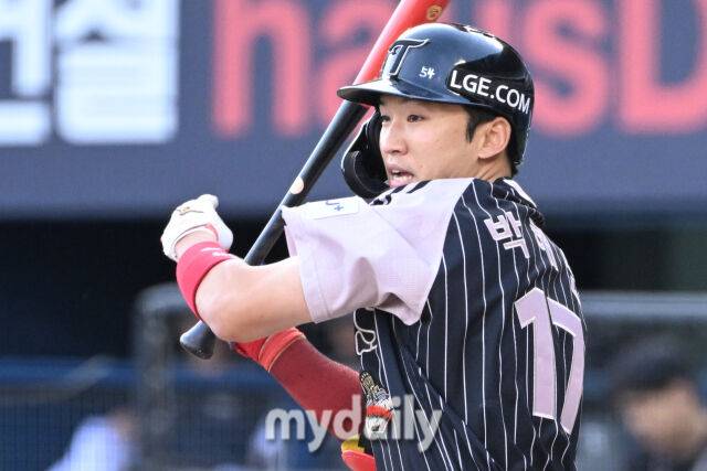 23일 서울 잠실야구장에서 열린 '2026 신한 SOL KBO리그' 삼성 라이온즈와 LG 트윈스 경기. LG 박해민이 1회말 무사 1루에 안타를 치고 있다./마이데일리