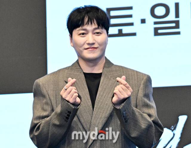 배우 김대명이 1일 오후 서울 신도림 더세인트에서 진행된 KBS 2TV 새 토일드라마 '결혼의 완성' (극본 정재하, 연출 김정현 김민태) 제작발표회에서 포토타임을 갖고 있다. / 송일섭 기자 andlyu@mydaily.co.kr