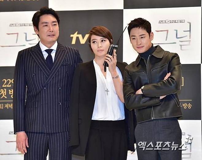 With actor Cho Jin-woong announcing his retirement from the entertainment industry due to past controversies, rumors have emerged that the tvN drama *Second Signal*, in which he starred, will be scheduled for November, leading to divided opinions among netizens regarding whether it will air. tvN maintains a cautious stance, stating that nothing has been confirmed yet regarding the broadcast schedule or whether Cho Jin-woongs scenes will be edited out.*Second Signal* was produced to commemorate the 20th anniversary of tvNs founding and the 10th anniversary of *Signal*. Although filming was completed last year, the broadcast schedule had been indefinitely suspended following the controversy surrounding Cho Jin-woong. As recent reports suggest a November 30th airing date, voices opposing the broadcast are growing louder in some quarters due to the controversy surrounding the lead actor.On the other hand, there are also many opinions arguing that the drama should be aired to consider the efforts of the production team and other cast members. Arguments are being raised that, given the tens of billions of won invested in production costs, damages to the production company and staff must be minimized.tvN previously stated that, as this is a project involving numerous stakeholders, they would seek the best solution for both the viewers and the work itself. At the time of the controversy, Cho Jin-woong accepted all criticism and expressed his intention to suspend his acting activities.