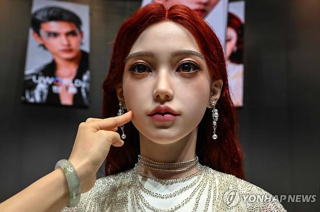 중국 유비테크가 출시한 반려 휴머노이드 로봇 [AFP=연합뉴스. 재판매 및 DB금지]