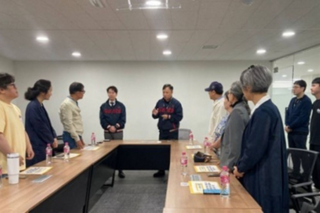 롯데 구단 항의 방문한 노무현 재단. 연합뉴스