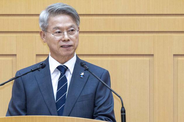 1일 무안 전남광주특별시의회 본회의장에서 취임선서를 하는 민형배 초대 전남광주통합특별시장. /김진수 기자 jeans@kwangju.co.kr
