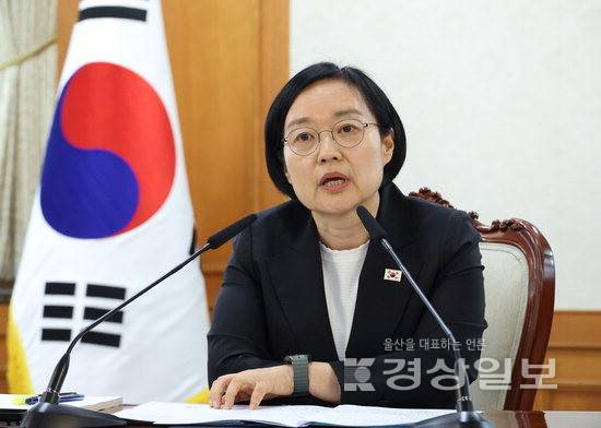 ▲ 한성숙 국무총리가 1일 서울 종로구 정부서울청사에서 열린 인공지능(AI) 관계장관 간담회에서 발언하고 있다. 연합뉴스