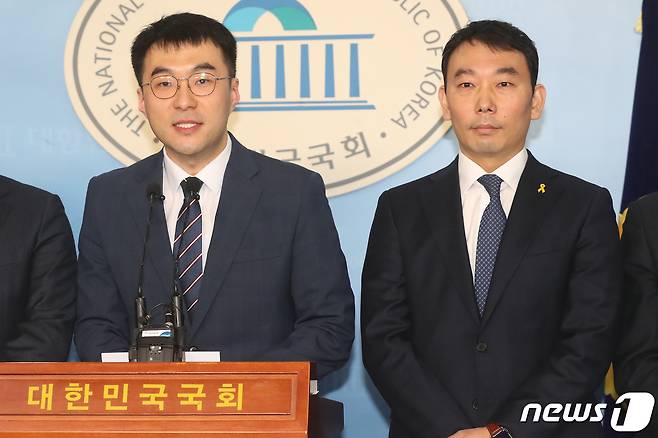더불어민주당 김남국(왼쪽), 김용민 의원. ⓒ 뉴스1 임세영 기자