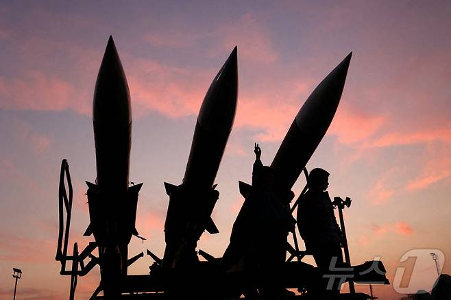 이란 수도 테헤란 소재 혁명수비대(IRGC) 항공우주군 박물관에 전시돼 있는 미사일. 2025.03.28. ⓒ 로이터=뉴스1