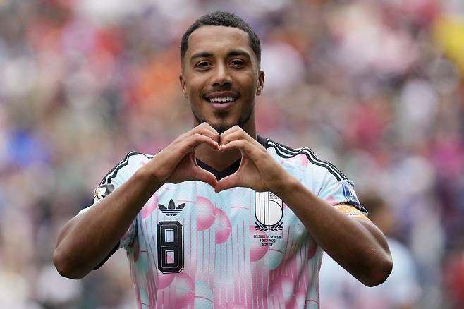 epaselect epa13079040 Youri Tielemans of Belgium celebrates scoring the 3-2 goal during the FIFA World Cup 2026 Round of 32 match Belgium against Senegal, in Seattle, Washington, USA, 01 July 2026.  EPA/STEPHEN BRASHEAR  <저작권자(c) 연합뉴스, 무단 전재-재배포, AI 학습 및 활용 금지>
