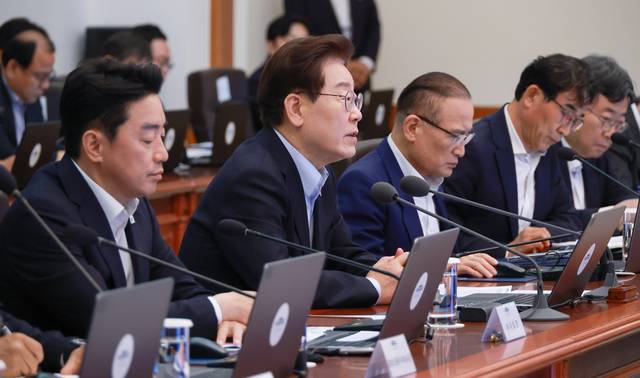 이재명 대통령이 2일 청와대에서 수석보좌관회의를 주재하고 있다. 연합뉴스