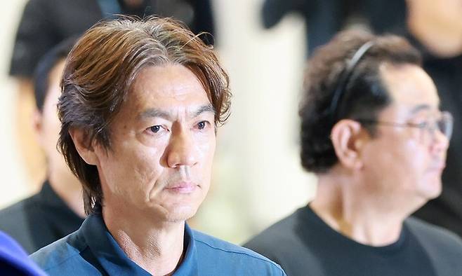 북중미월드컵에 참가했던 홍명보 국가대표팀 감독이 지난달 30일 인천공항을 통해 귀국하고 있다. 공항사진기자단