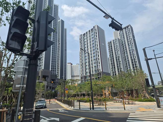 1일 경기 구리시 역세권에 아파트 단지가 들어서 있다. 신지후 기자