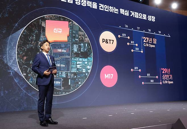 곽노정 SK하이닉스 대표가 2일 충남 아산시에서 이재명 대통령 주재로 열린 충청권 첨단산업 발전비전 국민보고회에서 투자계획을 발표하고 있다. / 사진=청와대통신사진기자단