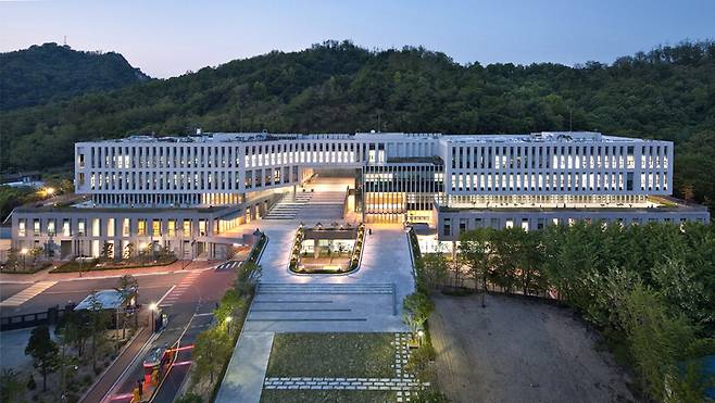 이화여대 산학협력관 전경. 3층과 4층에 500평 규모의 자율실험실이 설치될 예정이다. IMMS